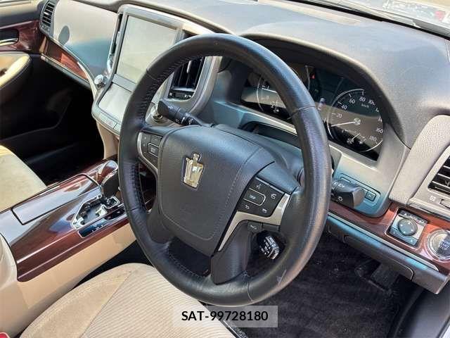 Toyota CROWN SEDAN 2015-05 7961037-14