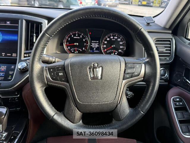Toyota CROWN SEDAN 2013-06 8073372-14