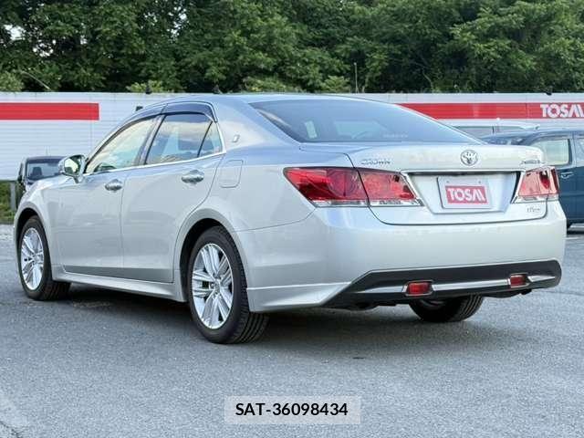 Toyota CROWN SEDAN 2013-06 8073372-24