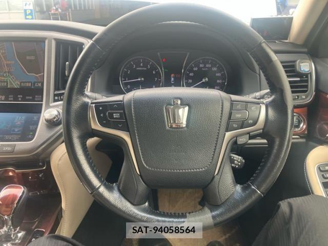 Toyota CROWN SEDAN 2014-04 8098656-19