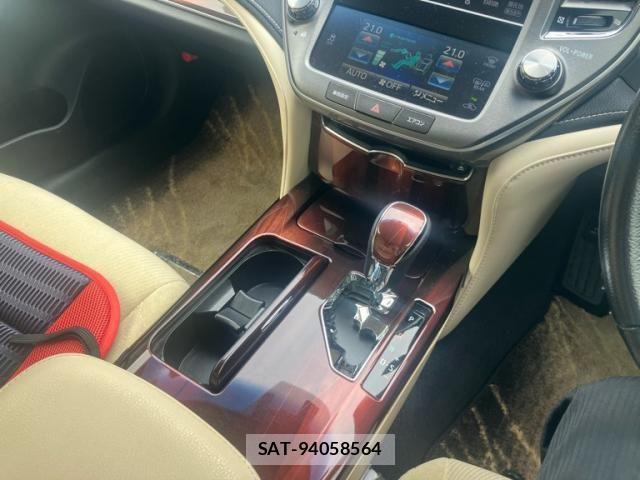 Toyota CROWN SEDAN 2014-04 8098656-23