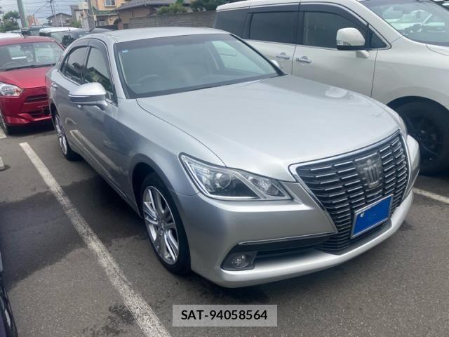 Toyota CROWN SEDAN 2014-04 8098656-2
