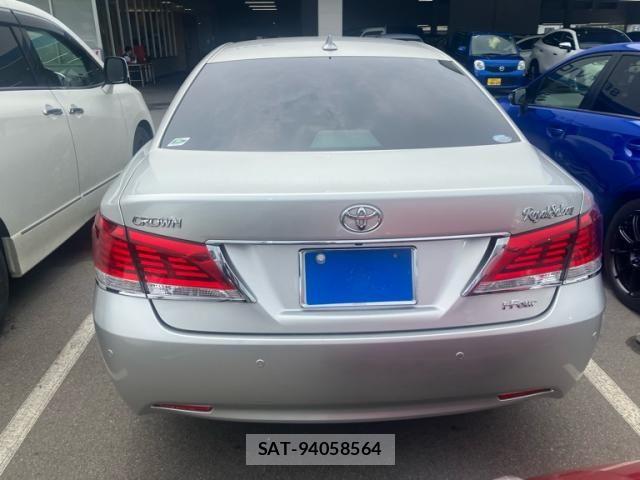 Toyota CROWN SEDAN 2014-04 8098656-3