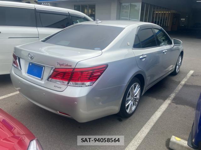 Toyota CROWN SEDAN 2014-04 8098656-5