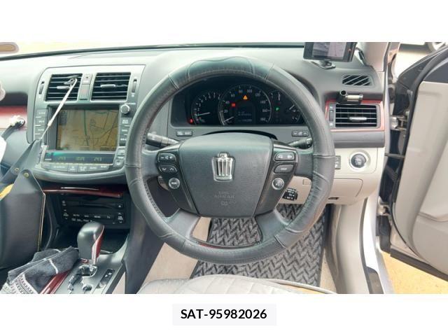 Toyota CROWN SEDAN 2009-12 8098655-13