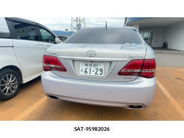 Toyota CROWN SEDAN 2009-12 8098655-2