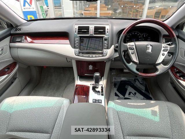 Toyota CROWN SEDAN 2010-02 8207021-1