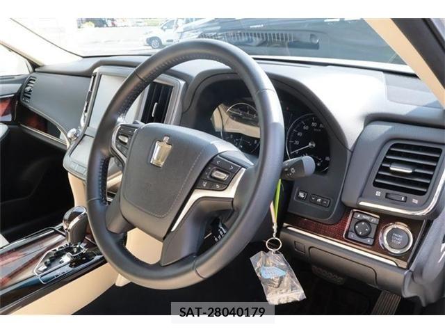 Toyota CROWN SEDAN 2016-05 8207018-6