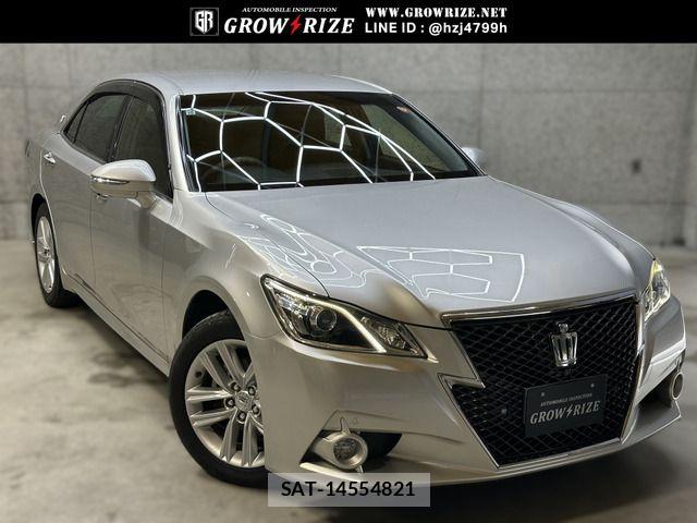 Toyota CROWN SEDAN 2013-09 8207019-0