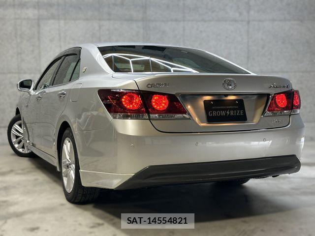 Toyota CROWN SEDAN 2013-09 8207019-4