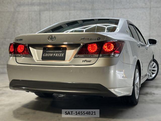Toyota CROWN SEDAN 2013-09 8207019-6