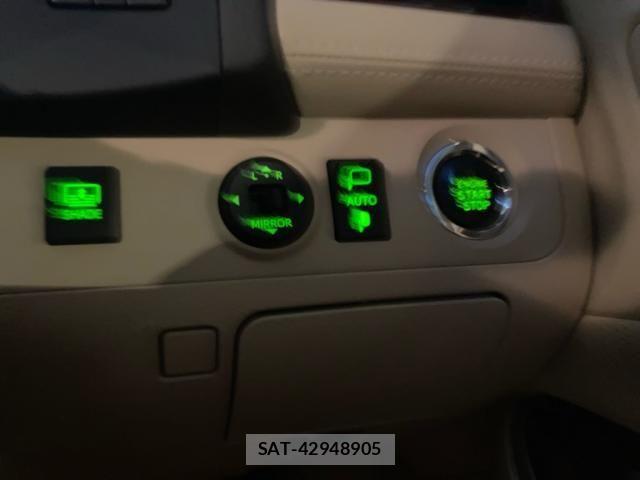 Toyota CROWN SEDAN 2011-05 8229404-12