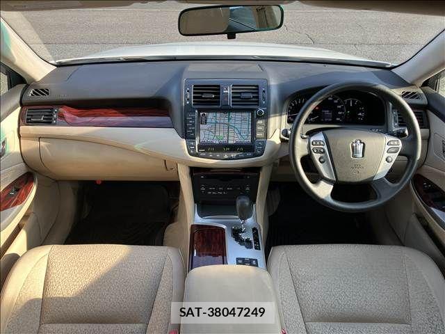 Toyota CROWN SEDAN 2012-12 8485204-1