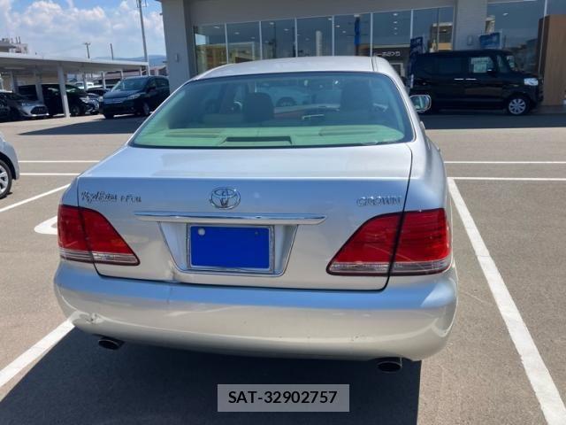 Toyota CROWN SEDAN 2005-05 8561546-2