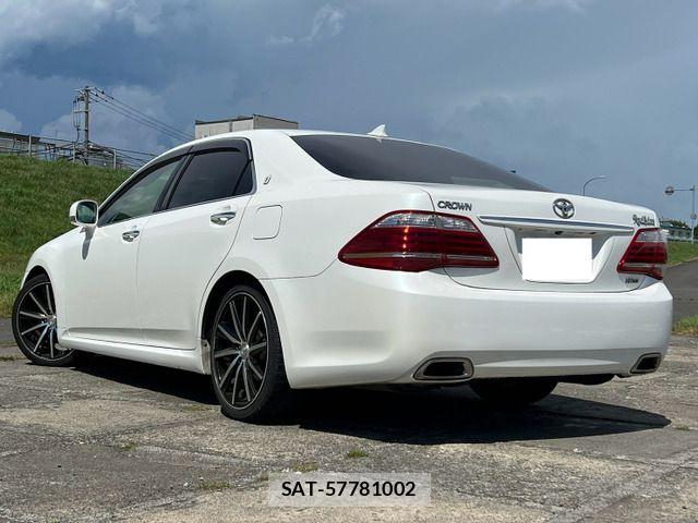 Toyota CROWN SEDAN 2012-04 8658550-13