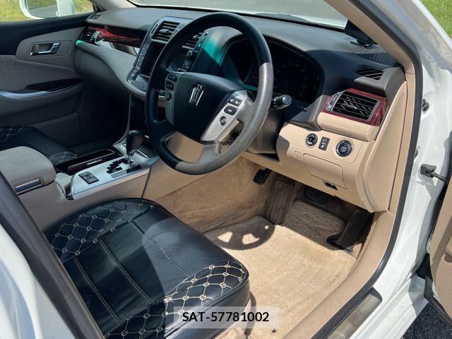 Toyota CROWN SEDAN 2012-04 8658550-18