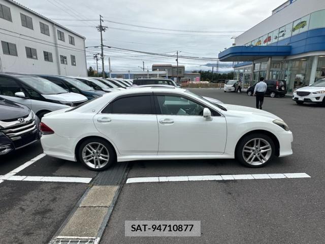 Toyota CROWN SEDAN 2010-11 8879248-2