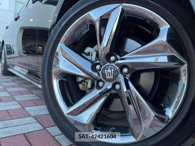 Toyota CROWN SEDAN 2018-12 638063-13