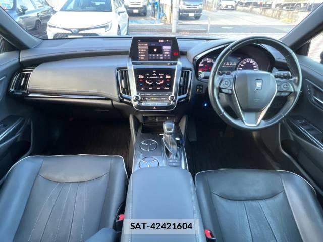 Toyota CROWN SEDAN 2018-12 638063-1
