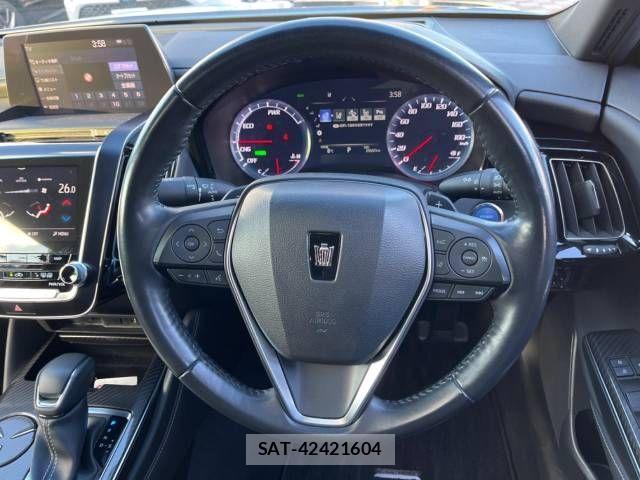 Toyota CROWN SEDAN 2018-12 638063-8