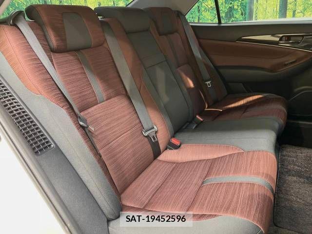 Toyota CROWN SEDAN 2015-11 688196-9