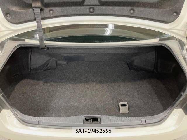 Toyota CROWN SEDAN 2015-11 688196-10