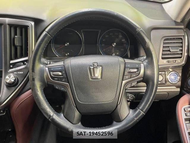 Toyota CROWN SEDAN 2015-11 688196-11