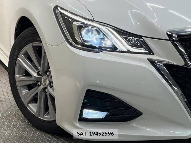 Toyota CROWN SEDAN 2015-11 688196-12