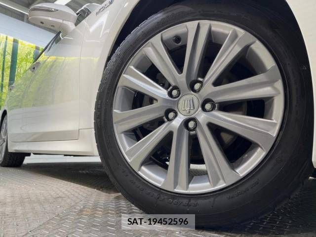 Toyota CROWN SEDAN 2015-11 688196-13