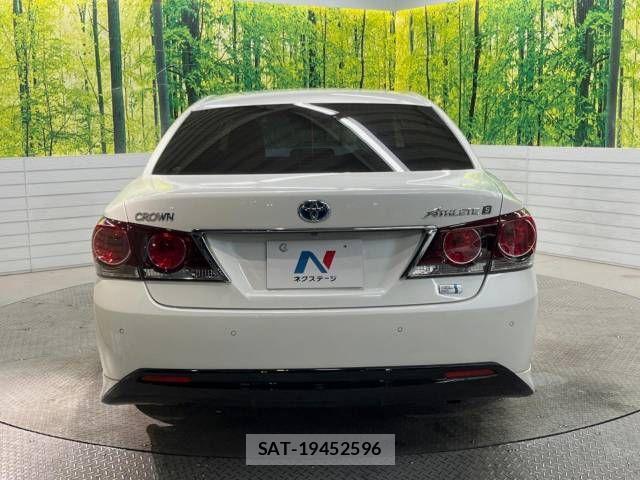 Toyota CROWN SEDAN 2015-11 688196-15