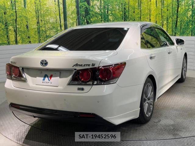 Toyota CROWN SEDAN 2015-11 688196-17