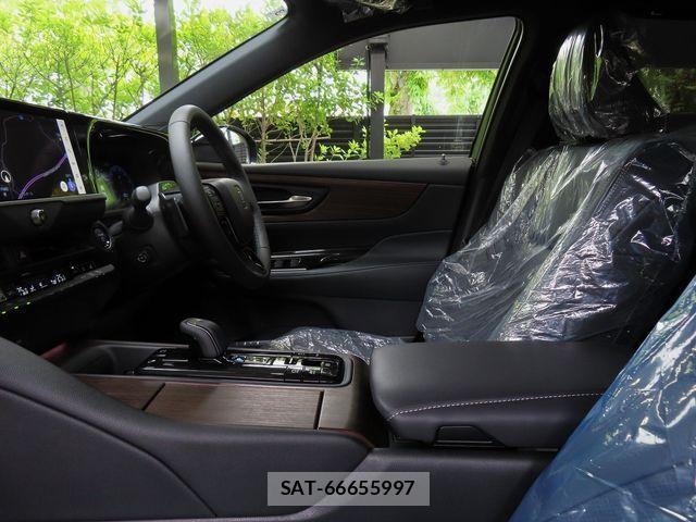 Toyota CROWN SEDAN 2023-12 1275512-13
