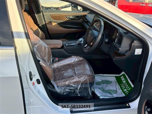 Toyota CROWN SEDAN 2024-07 1290636-13