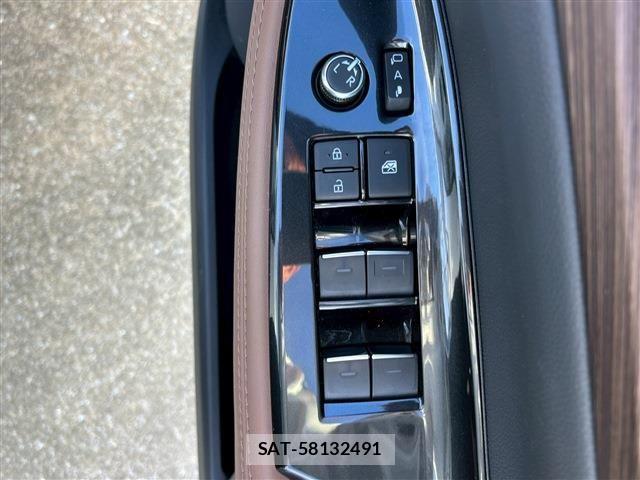 Toyota CROWN SEDAN 2024-07 1290636-14