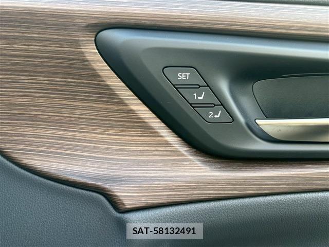 Toyota CROWN SEDAN 2024-07 1290636-15