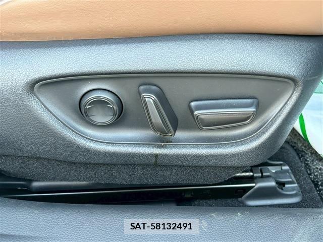 Toyota CROWN SEDAN 2024-07 1290636-16