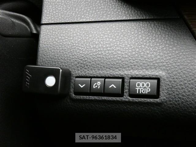 Toyota CROWN SEDAN 2024-05 1374530-19
