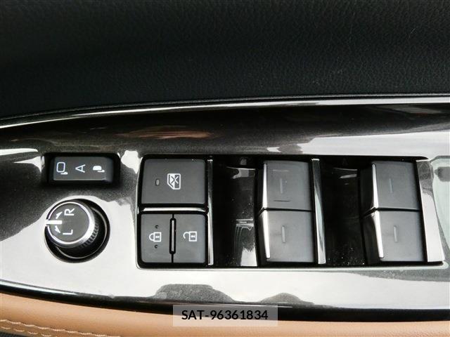 Toyota CROWN SEDAN 2024-05 1374530-23