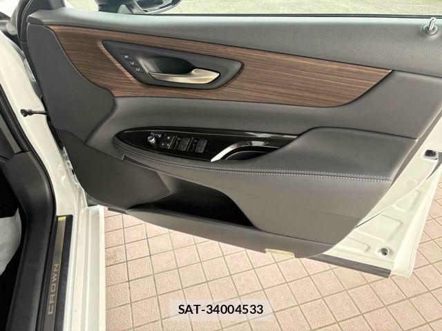 Toyota CROWN SEDAN 2024-04 1553945-10