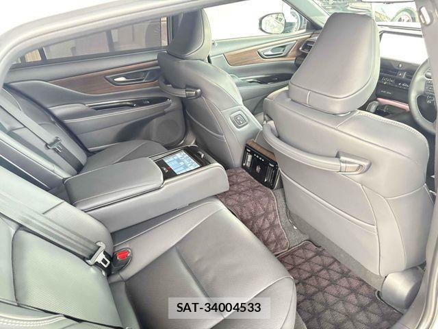 Toyota CROWN SEDAN 2024-04 1553945-18