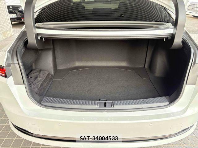 Toyota CROWN SEDAN 2024-04 1553945-24