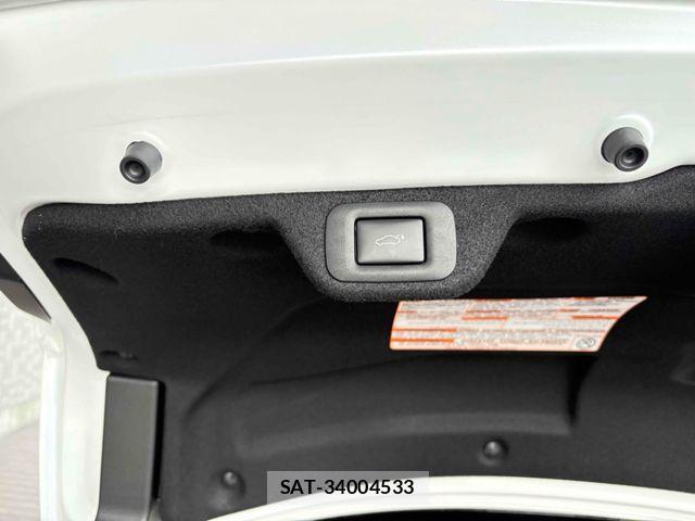 Toyota CROWN SEDAN 2024-04 1553945-25