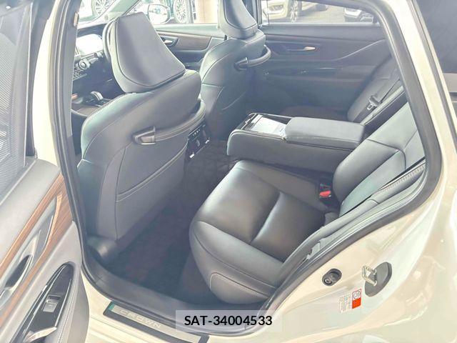 Toyota CROWN SEDAN 2024-04 1553945-27