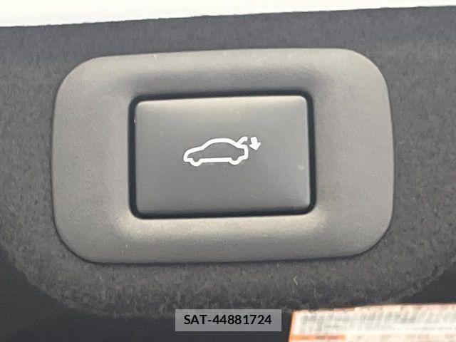 Toyota CROWN SEDAN 2025-01 3013890-10
