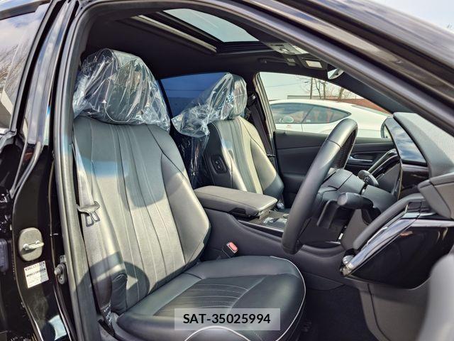 Toyota CROWN SEDAN 2020-07 3064530-10
