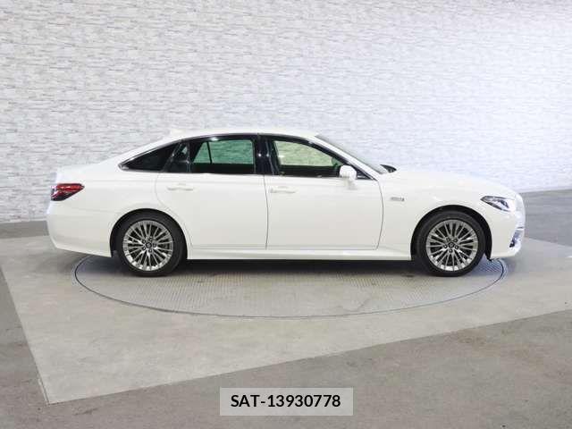 Toyota CROWN SEDAN 2018-12 3356388-12