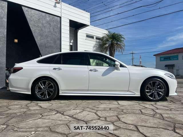 Toyota CROWN SEDAN 2021-07 3356376-3