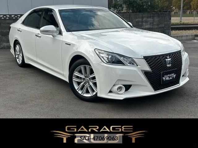 Toyota CROWN SEDAN 2013-08 3356405-0