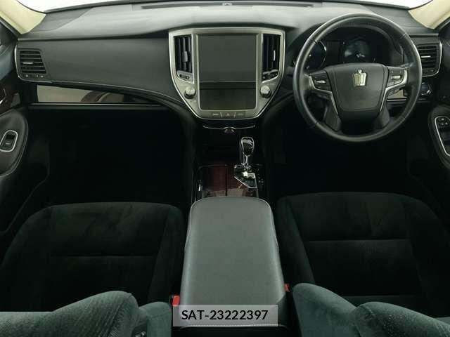 Toyota CROWN SEDAN 2017-06 3371628-11