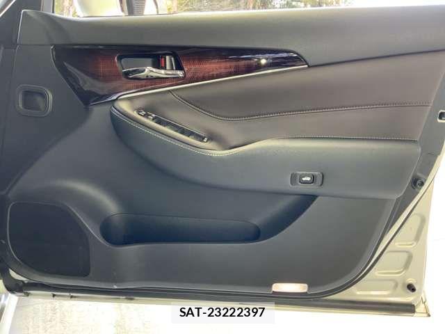 Toyota CROWN SEDAN 2017-06 3371628-12